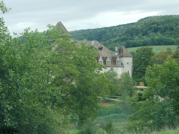 Vue sur le château - Cléron