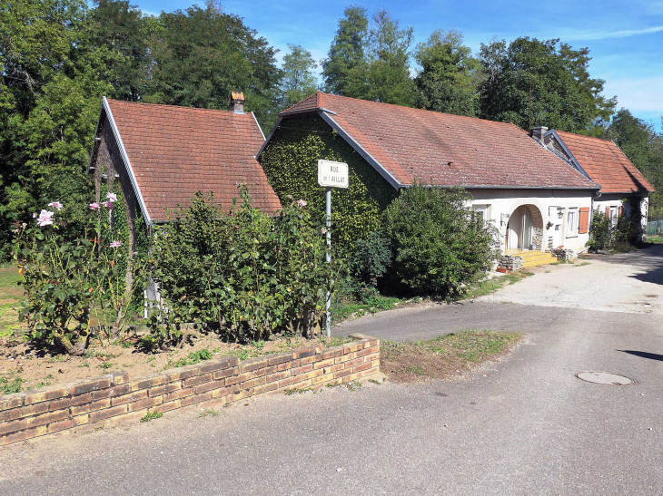 Maisons près de la rivière - Cussey-sur-l'Ognon