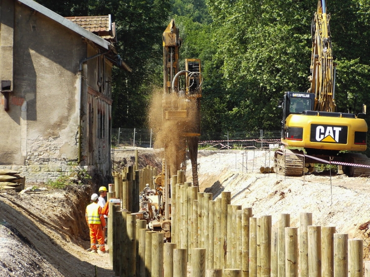 Travaux port Deluz foreuse en action