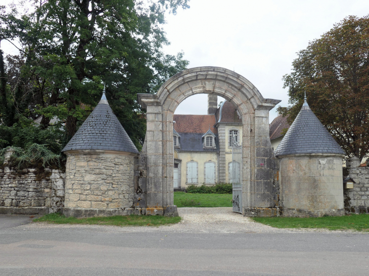 L'entrée du château - Fertans