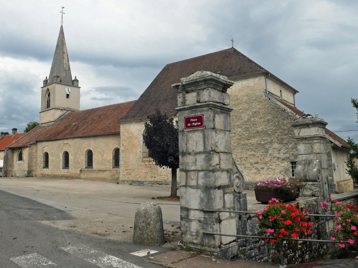 La place de l'église - Fertans