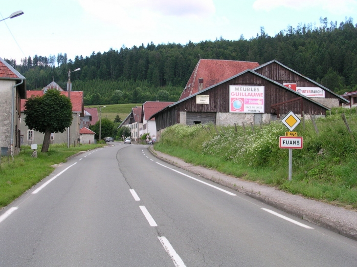 Entrée du village - Fuans