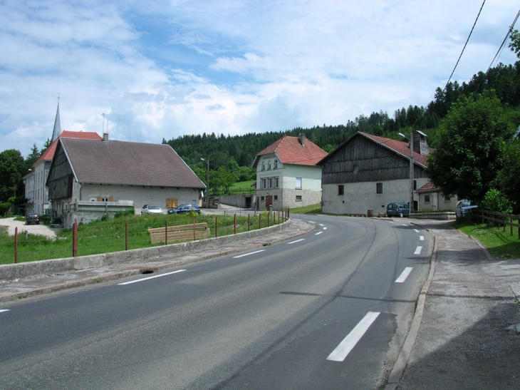 Grande rue (virage) - Fuans