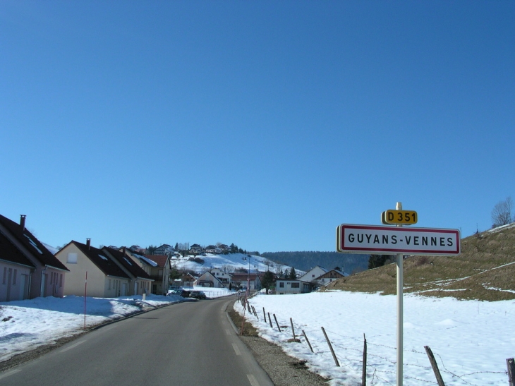 Entrée du village - Guyans-Vennes