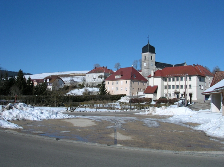 Entrée du village 2 - Guyans-Vennes