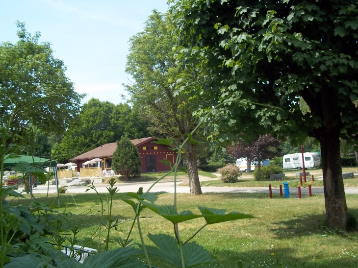 Le camping  - L'Isle-sur-le-Doubs