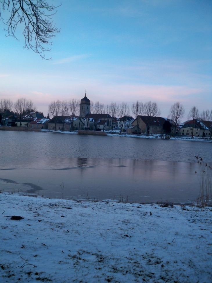 L'étang et l'église - La Rivière-Drugeon