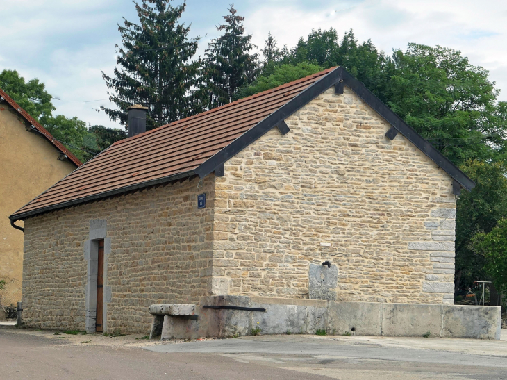 Le lavoir abreuvoir - Malans