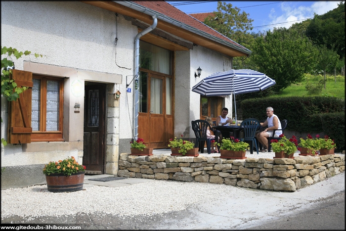 Terasse du gîte des 3 Hiboux - Mondon