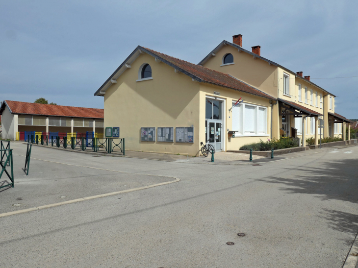 La mairie-école  - Montrond-le-Château