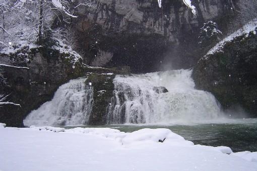 Cascade en hiver - Nans-sous-Sainte-Anne