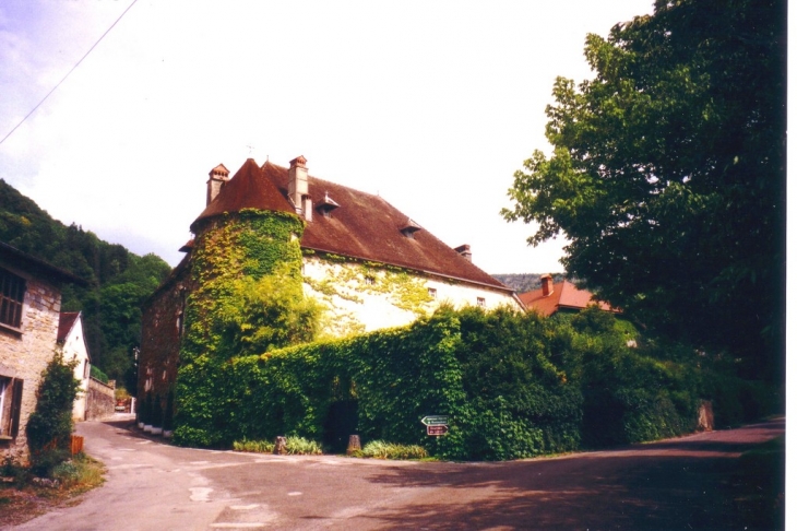 Chateau Mirabeau - Nans-sous-Sainte-Anne