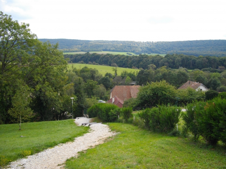 Vue du haut du chemin de la Vierge sur les hauteurs de Pompierre-sur-Doubs