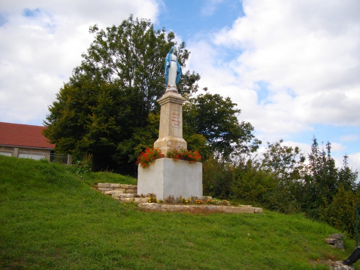 Vierge qui domine Pompierre-sur-Doubs 2