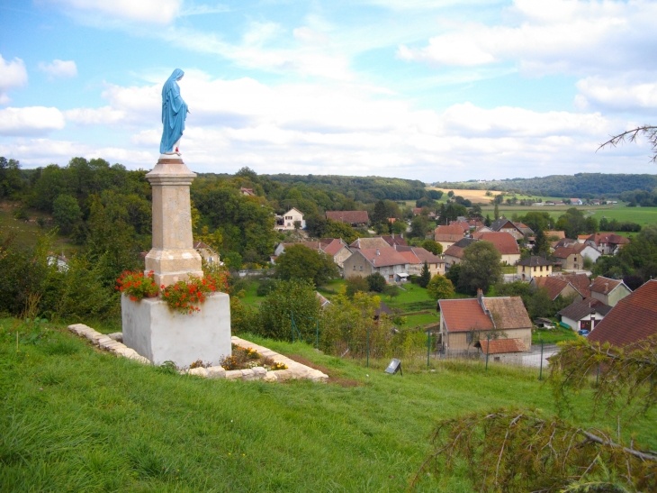 Vierge qui domine Pompierre-sur-Doubs