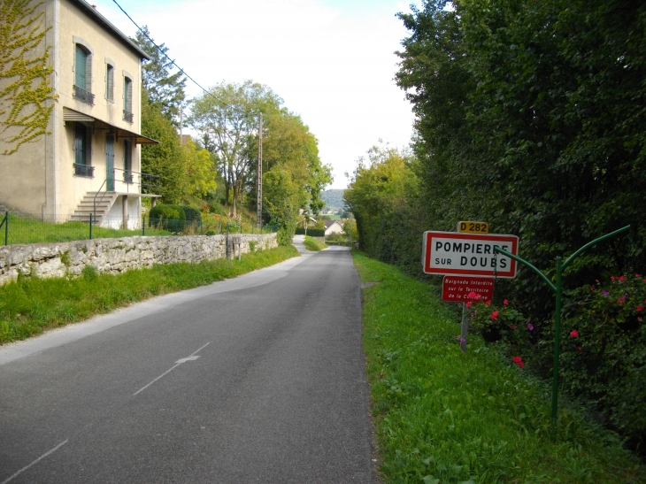 Entrée Ouest, venant de Santoche-Clerval à Pompierre-sur-Doubs