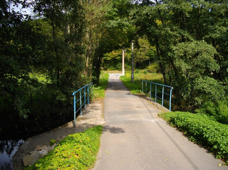 Petit pont sur le ruisseau de Soye au Nord de Pompierre-sur-Doubs