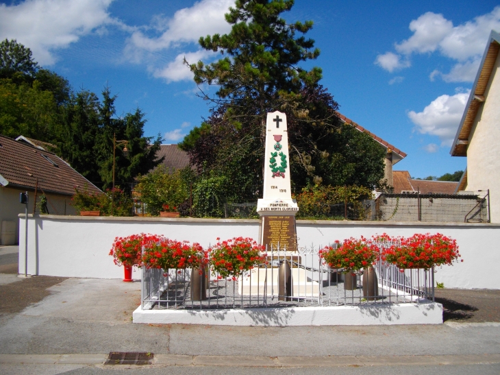 Monument aux morts de Pompierre-sur-Doubs