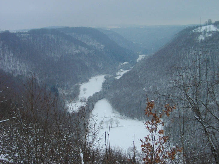 Vallée de la Brême sous la neige.... Vue du Saut Chevalier - Saules