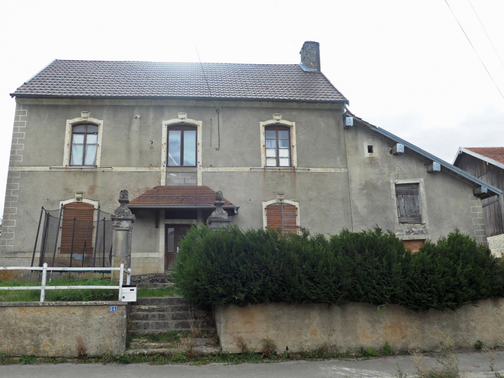 Maison dans le village - Silley-Amancey