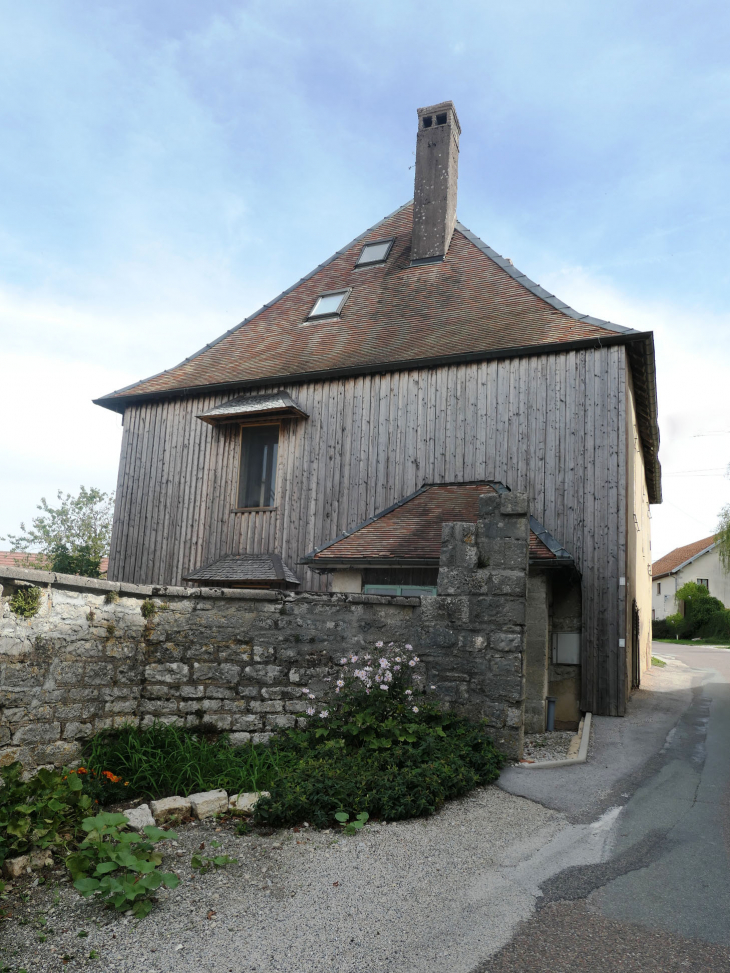 Maison dans le village - Trépot