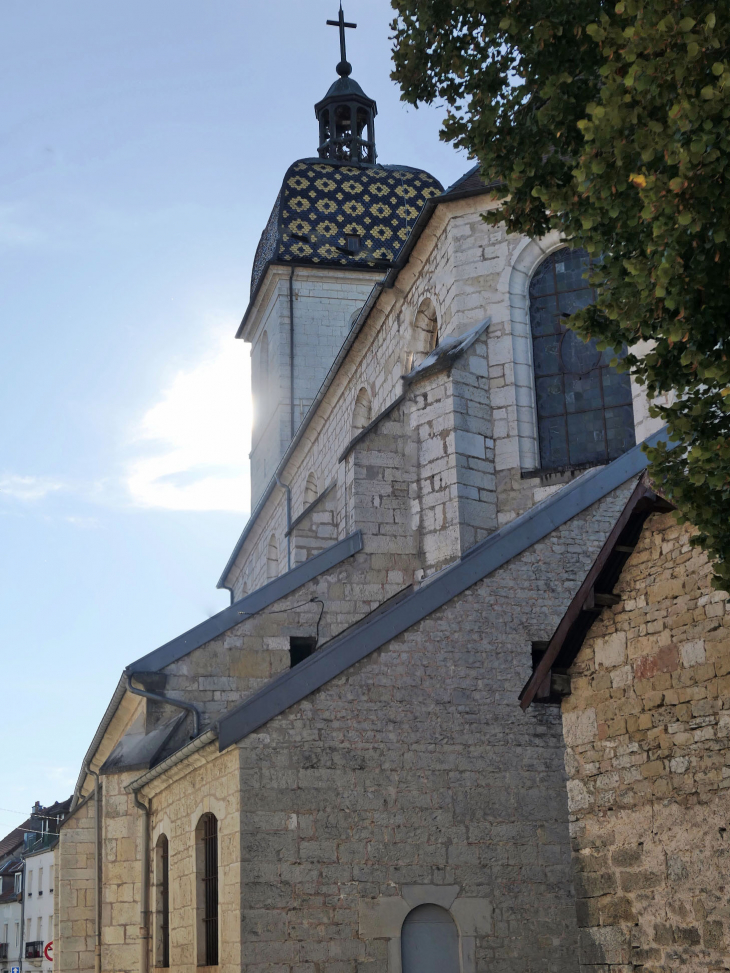 L'église - Vercel-Villedieu-le-Camp