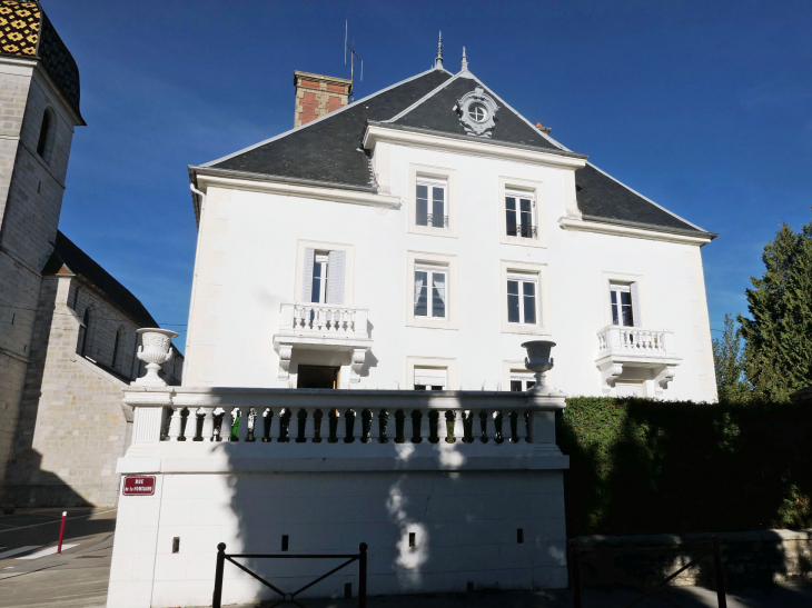 Belle demeure près de l'église - Vercel-Villedieu-le-Camp