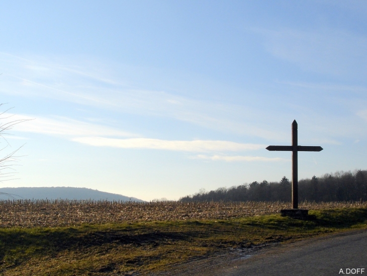 Croix àla sortie du village direction Villars leP. - Aisey-et-Richecourt