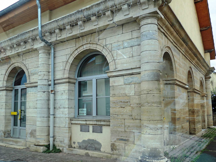 La Poste dans l'ancien lavoir - Arc-lès-Gray