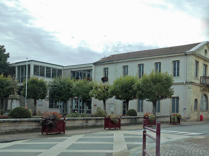 Place de la Mairie - Arc-lès-Gray