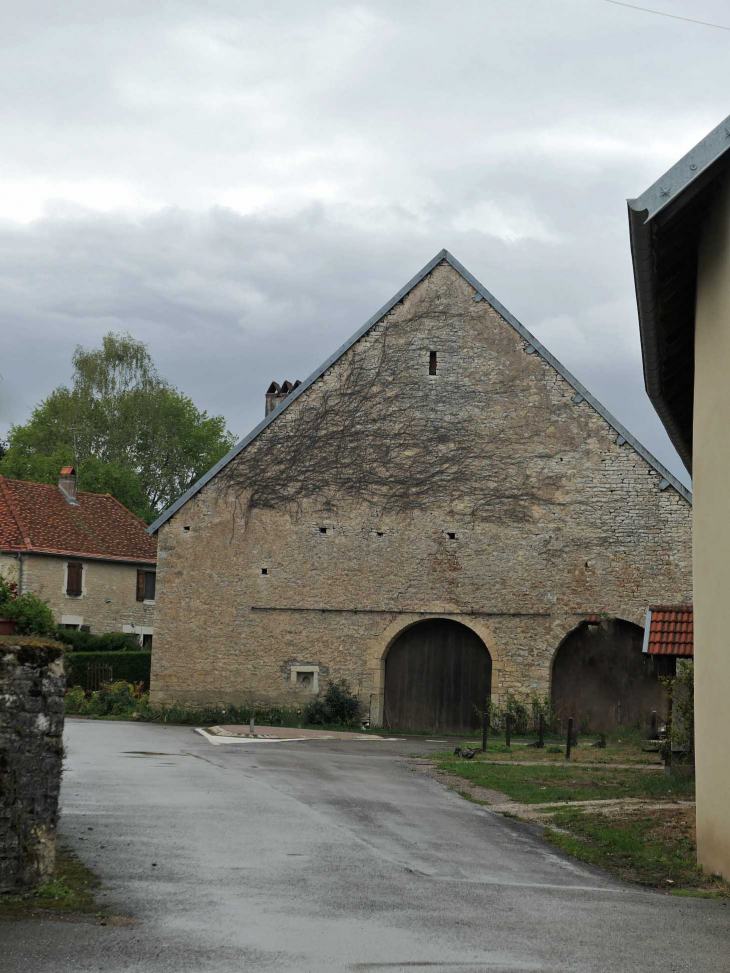 Dans le village - Bonboillon