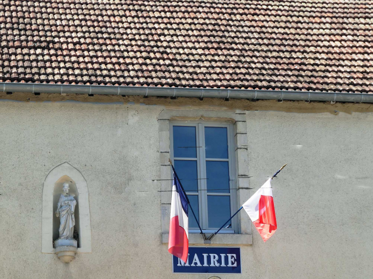 Détail sur la façade de la mairie - Bonnevent-Velloreille