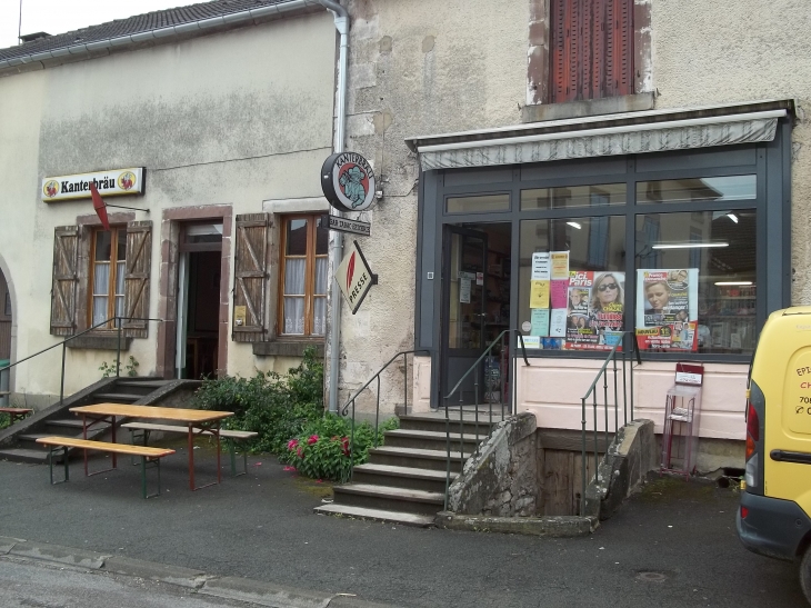 Facade du café ,et de l'épicerie comme autrefois - Bouligney