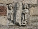 Pierre de réemploi en façade de l'eglise