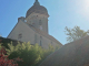 l'église au dessus des maisons