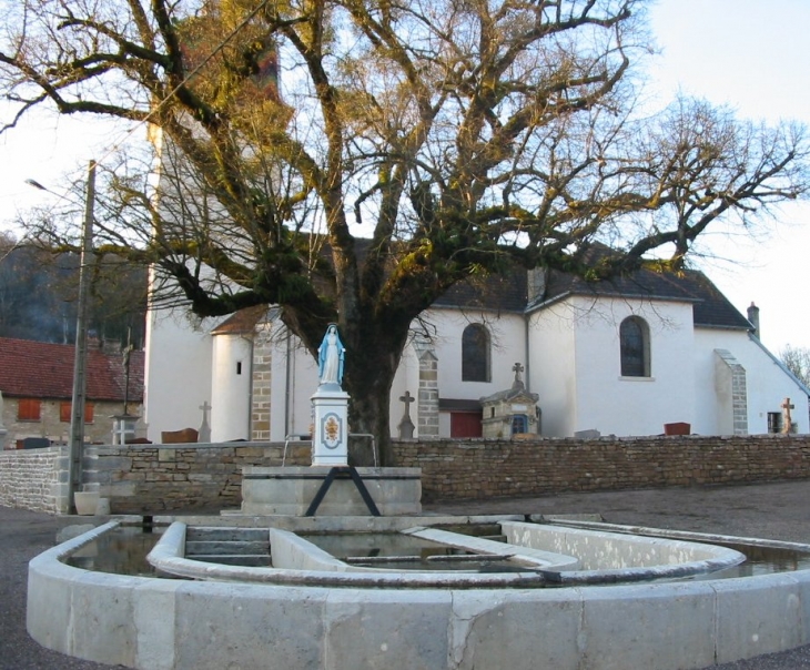 Fontaine de l'église - Cerre-lès-Noroy