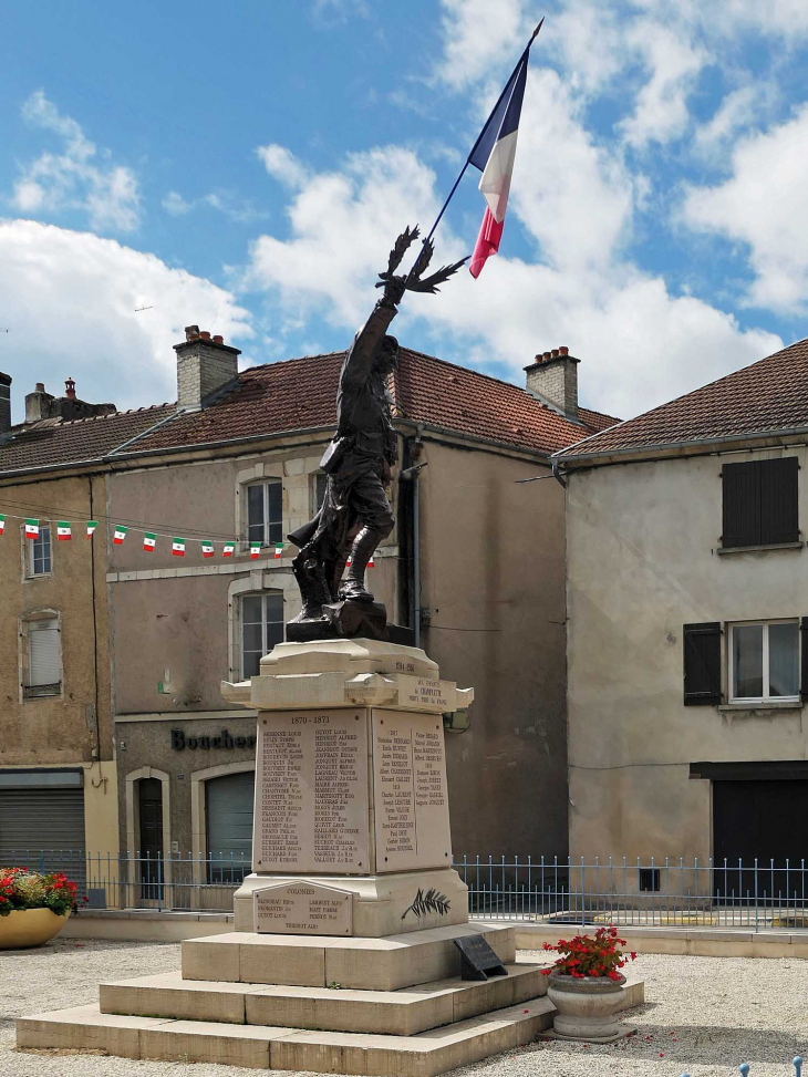 Le monument aux morts - Champlitte