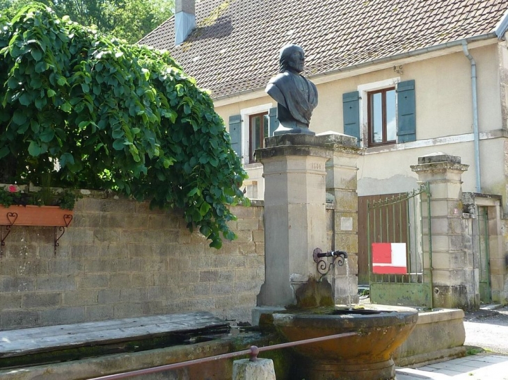 Fontaine-lavoir de la cure - Clairegoutte