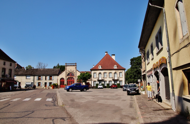 La Commune - Conflans-sur-Lanterne