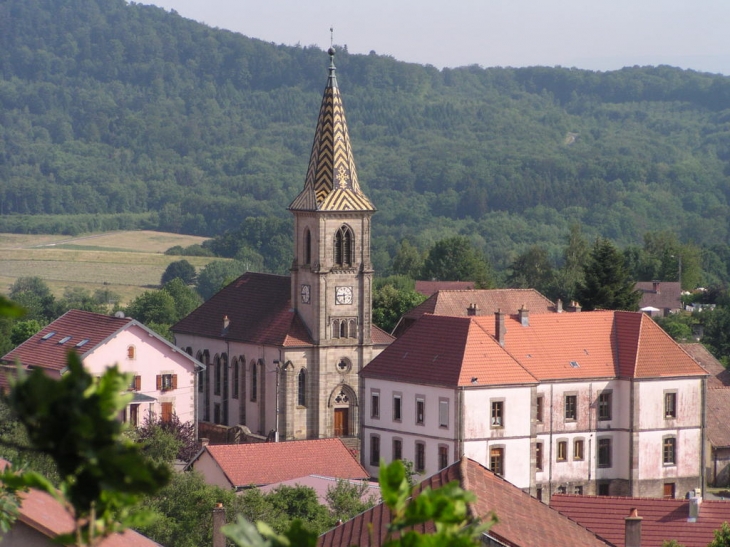 Le temple et la mairie d'Etobon - Étobon