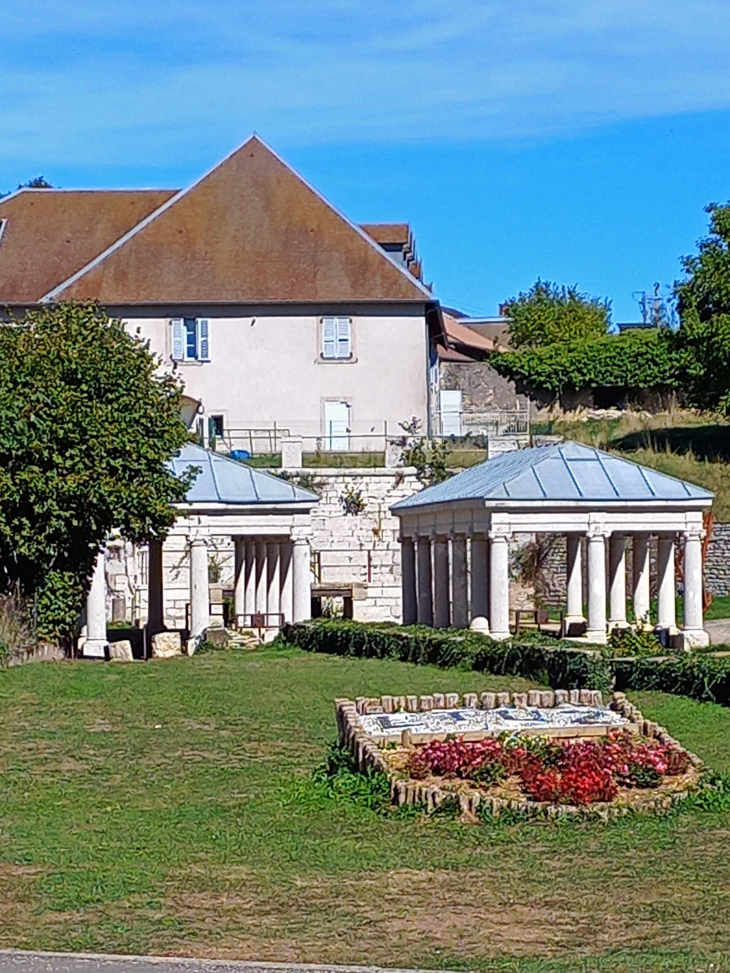 Le lavoir double - Étuz