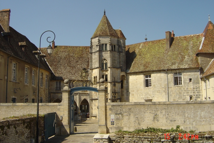 Le chateau de Gy