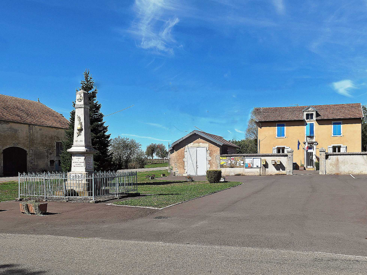 Place de la mairie - La Chapelle-Saint-Quillain