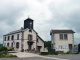 clocheton sur la mairie car le village est sans église