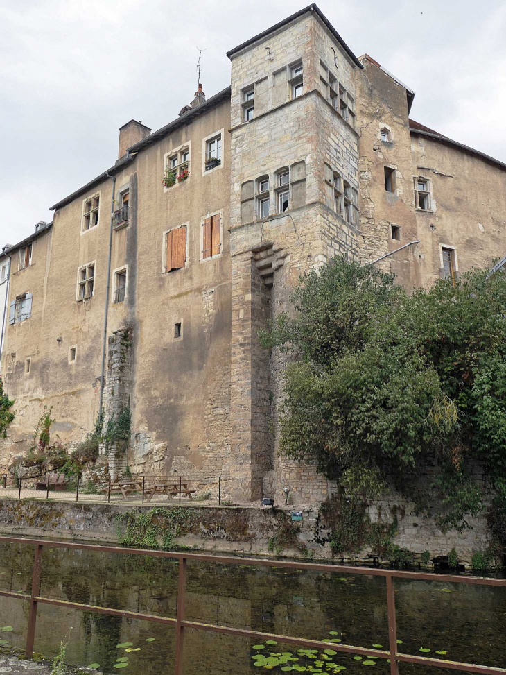 Le château au dessus de l'Ognon - Marnay