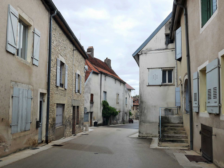 Une rue de la ville - Marnay