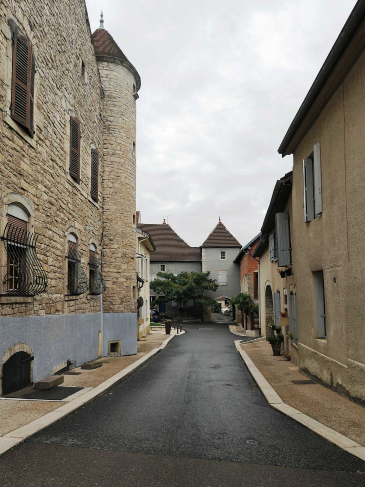 Une rue de la ville - Marnay