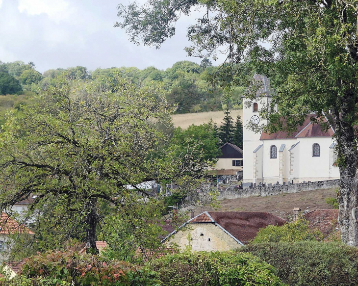 Vue sur l'église - Montarlot-lès-Rioz