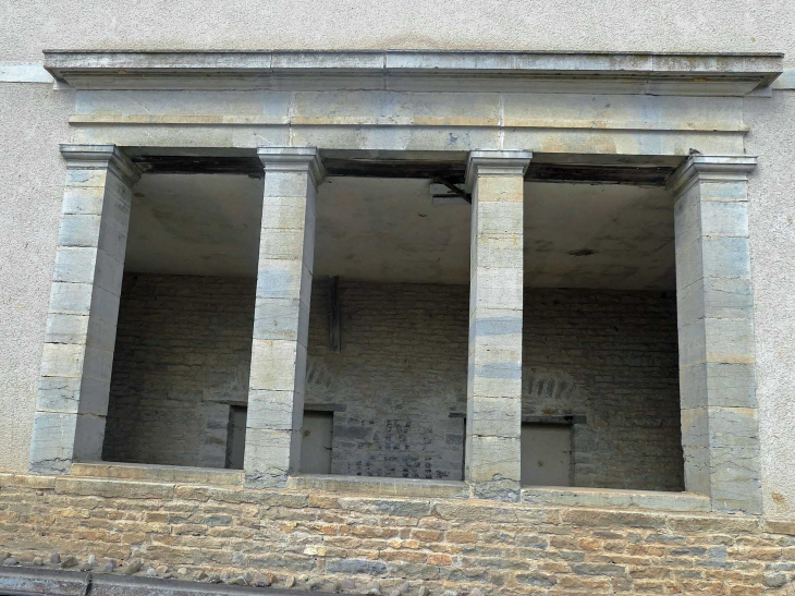 Le lavoir sous la mairie - Montarlot-lès-Rioz