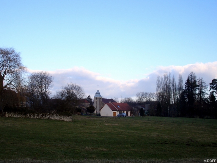 Vue de l'Eglise depuis la route nationale - Montcourt